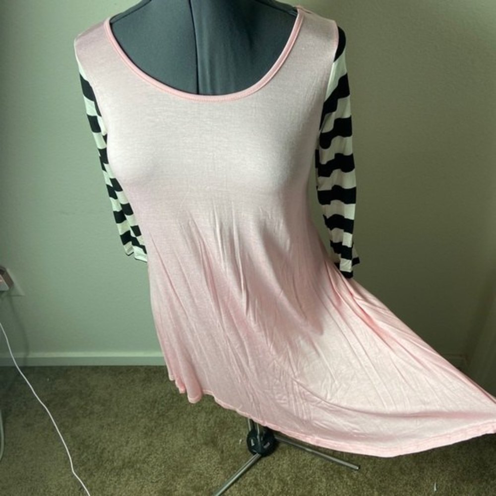 MISS 2 DAY Pink Bodice 3/4 Sleeves Wide Hem Medium T-Shirt Dress